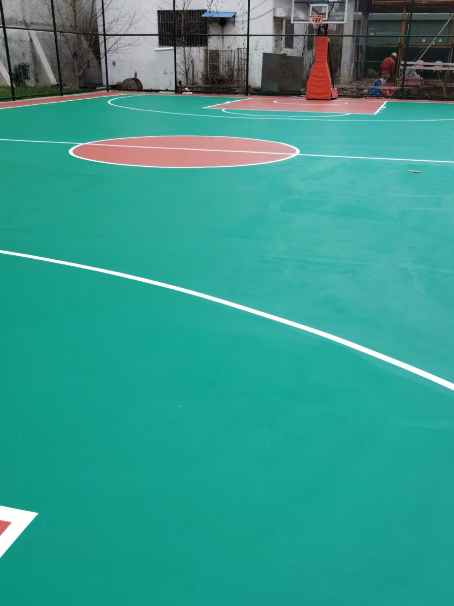 淄博 球场长期使用易出现地面开裂